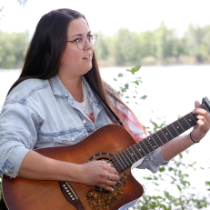 Sandrine Masse : Du Classique au Folk