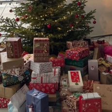 Créer la magie de Noël: Au service des familles et des enfants de Vanier dans le besoin