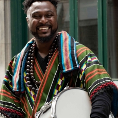 Donald Dogbo : Passionné de voyages, de cuisine et ... de musique