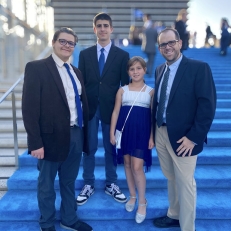 Une famille franco-ontarienne foule le tapis bleu à Hollywood