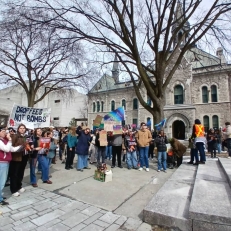 Ne touche pas à mon éducation : les étudiants protestent contre la réforme du  RAFEO à Ottawa
