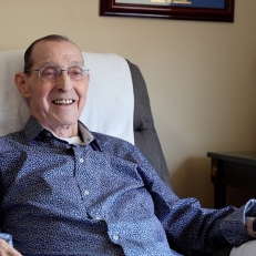 Bernard Grandmaître : portrait du père de la Loi 8 en Ontario, le « petit gars d